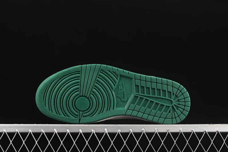 All categories Air Jordan Jordan series basketball shoes Air Jordan 1 Mid Air Jordan 1 Mid "Pine Green" AJ1 Joe 1 refreshing green toe China basketball shoes 852542-301